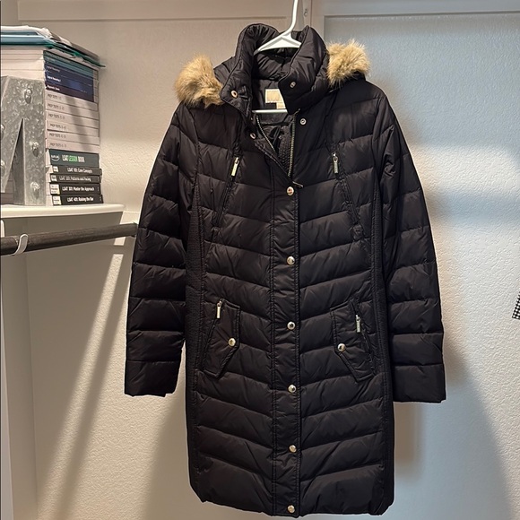 BRAND NEW- NEVER WORN Michael Kors Black Puffer Coat with Faux Fur Hood - Picture 1 of 2